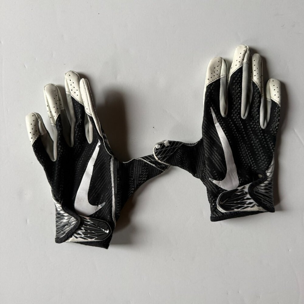 NIKE Football Black & White Gloves - Adult Medium - GF0571-010